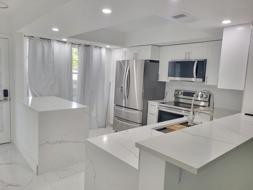 For Sale: $248,990 (2 beds, 2 baths, 1156 Square Feet)