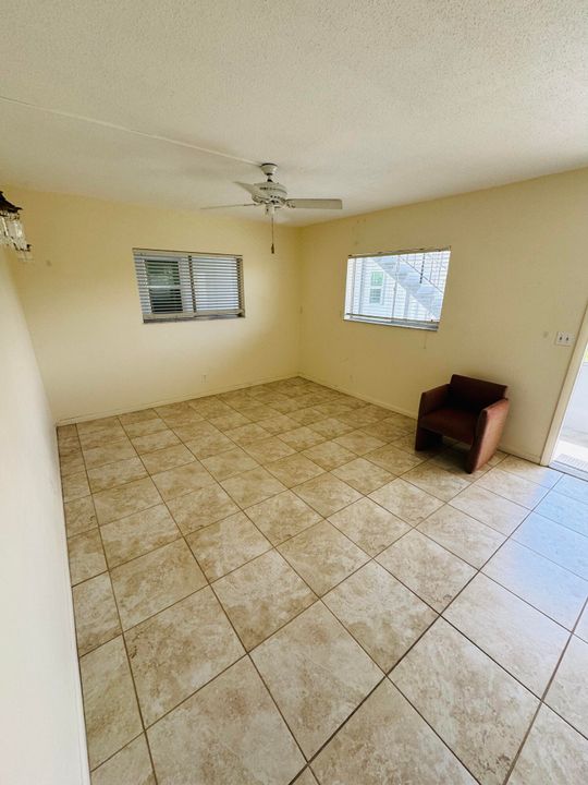 For Rent: $2,400 (2 beds, 2 baths, 990 Square Feet)