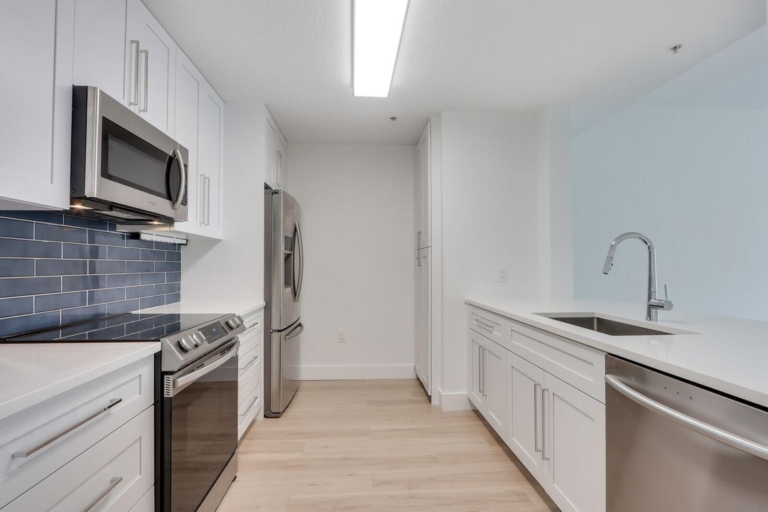 Active With Contract: $2,250 (1 beds, 1 baths, 719 Square Feet)