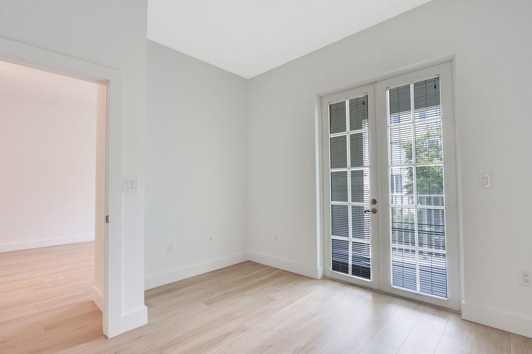 Active With Contract: $2,250 (1 beds, 1 baths, 719 Square Feet)