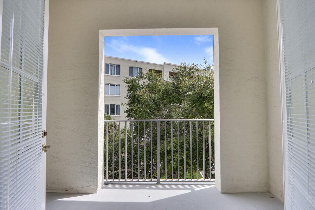 Active With Contract: $2,250 (1 beds, 1 baths, 719 Square Feet)