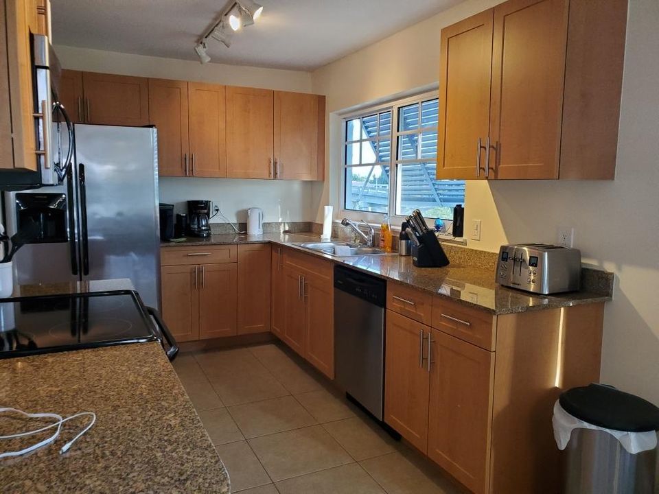 For Rent: $2,600 (2 beds, 2 baths, 1007 Square Feet)