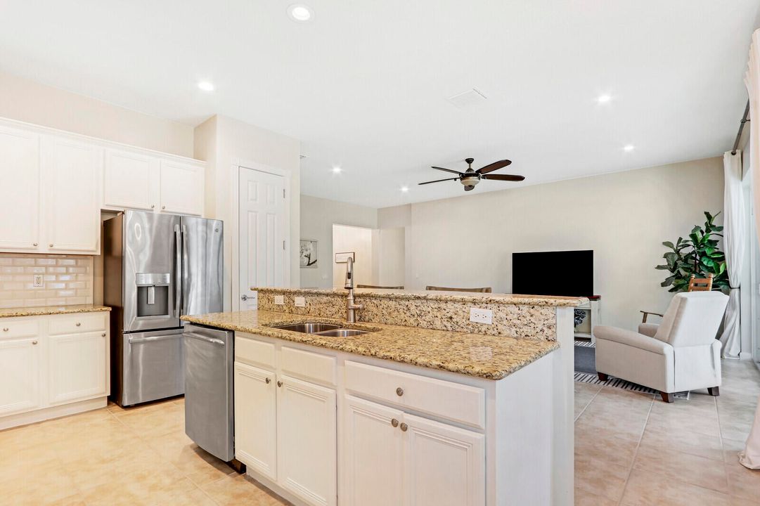 For Sale: $1,075,000 (3 beds, 2 baths, 1910 Square Feet)