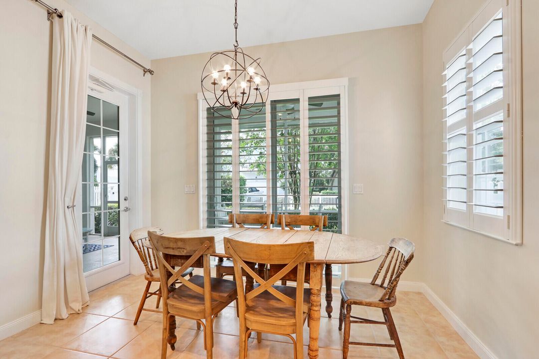 For Sale: $1,075,000 (3 beds, 2 baths, 1910 Square Feet)