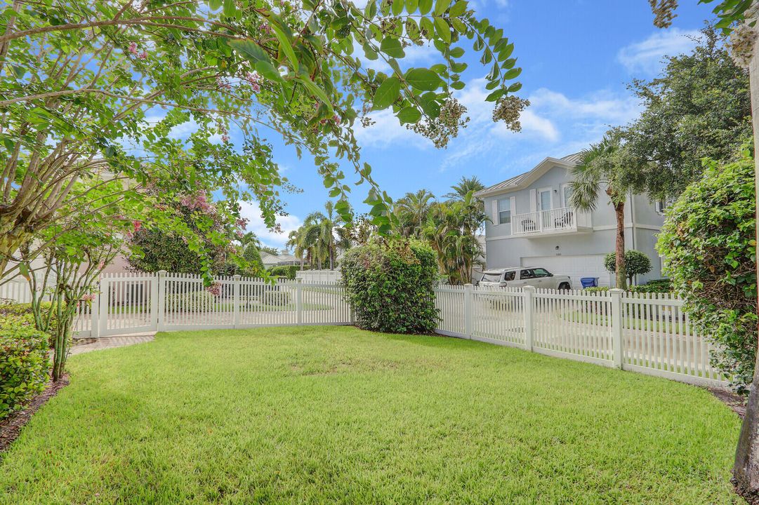 For Sale: $1,075,000 (3 beds, 2 baths, 1910 Square Feet)