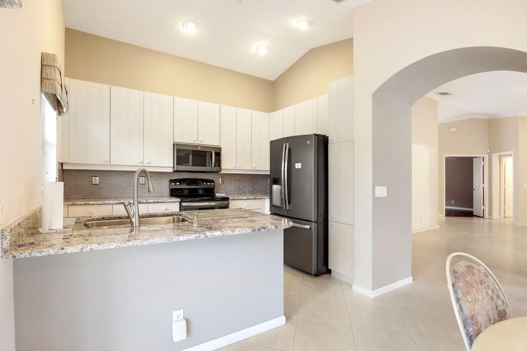 For Sale: $460,000 (3 beds, 2 baths, 1622 Square Feet)