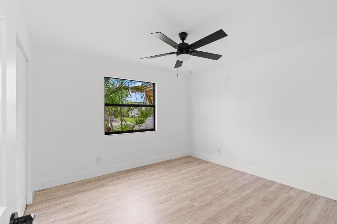 For Sale: $359,900 (2 beds, 2 baths, 936 Square Feet)