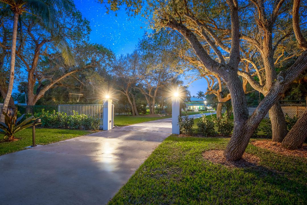 For Sale: $4,295,000 (3 beds, 2 baths, 5193 Square Feet)