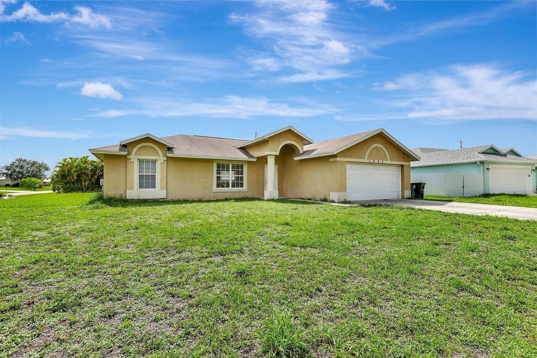 For Sale: $335,000 (3 beds, 2 baths, 1452 Square Feet)