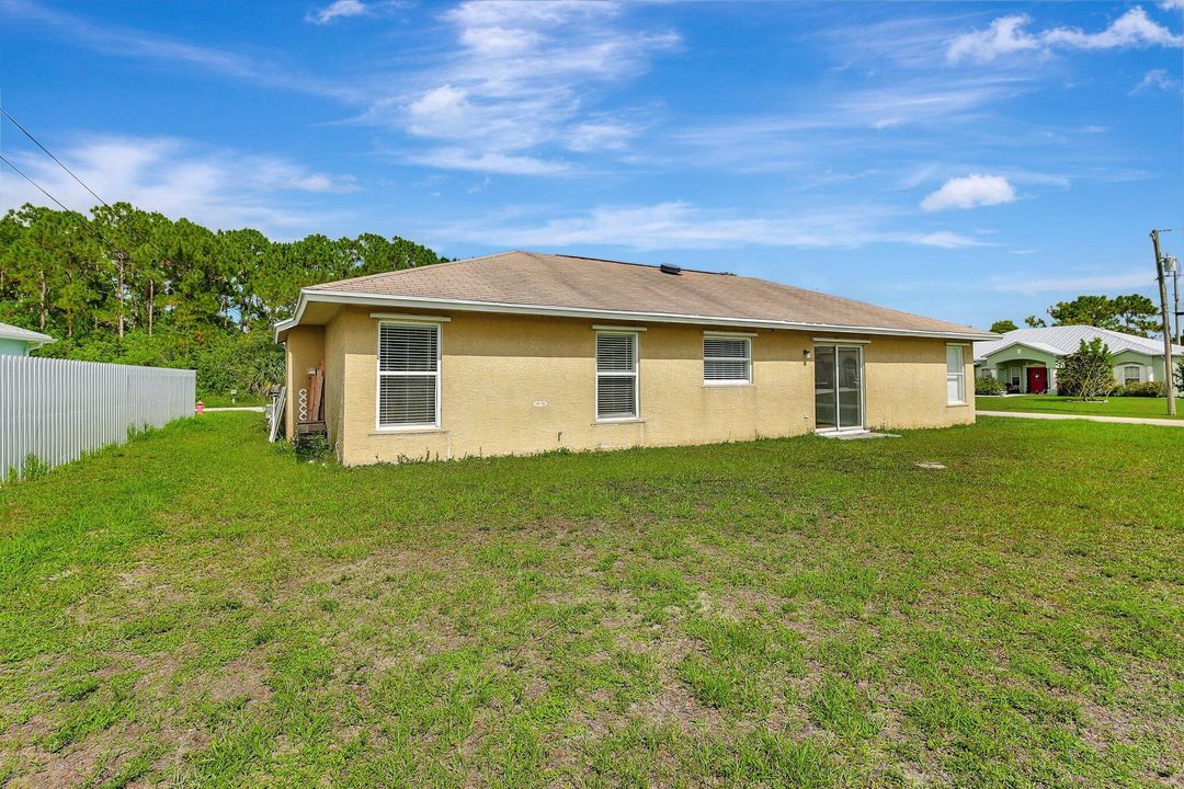 For Sale: $335,000 (3 beds, 2 baths, 1452 Square Feet)