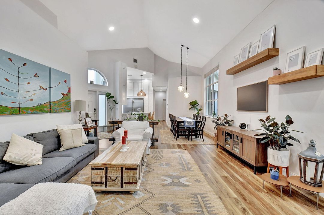 Active With Contract: $425,000 (3 beds, 3 baths, 1755 Square Feet)