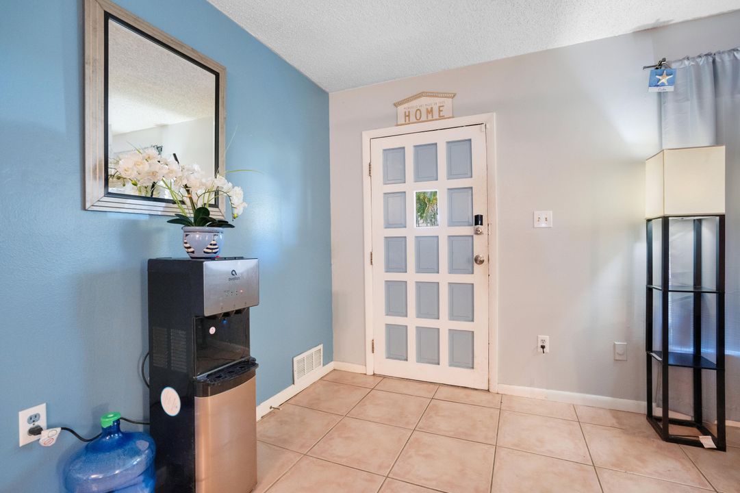 For Sale: $298,000 (2 beds, 2 baths, 1160 Square Feet)