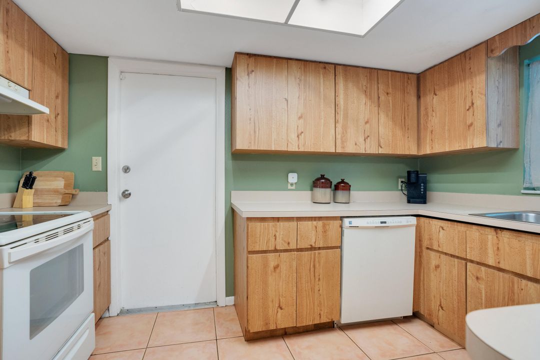 For Sale: $298,000 (2 beds, 2 baths, 1160 Square Feet)