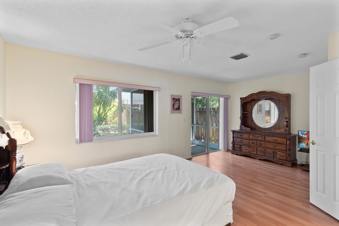For Sale: $310,000 (2 beds, 2 baths, 1126 Square Feet)