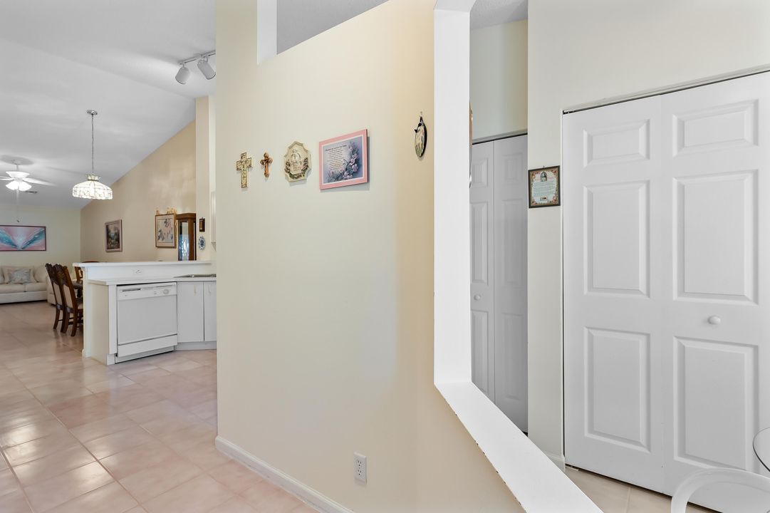 For Sale: $310,000 (2 beds, 2 baths, 1126 Square Feet)