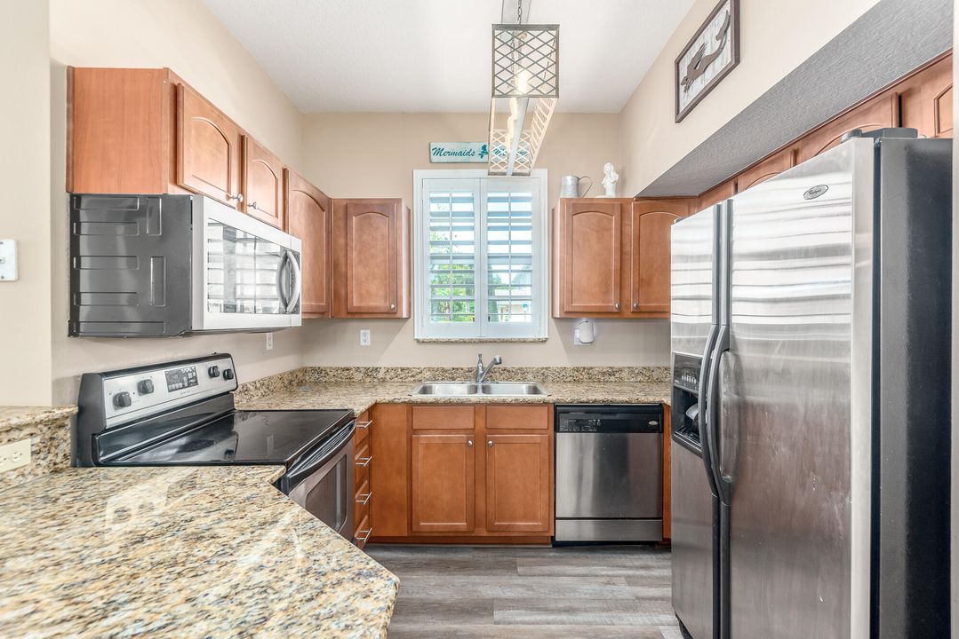 For Sale: $325,000 (2 beds, 2 baths, 1148 Square Feet)