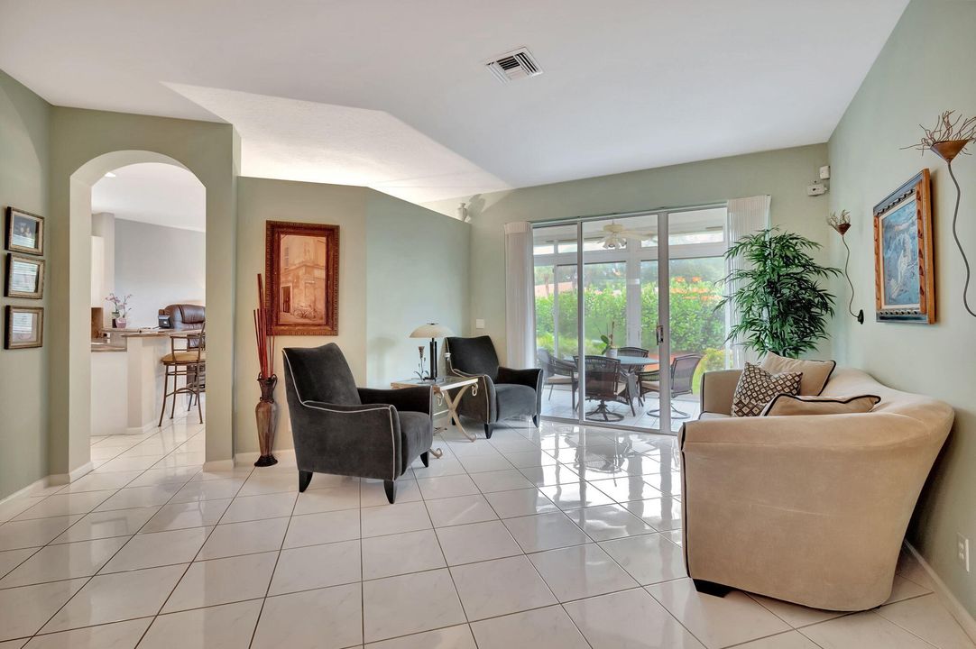 For Sale: $549,000 (3 beds, 2 baths, 2044 Square Feet)