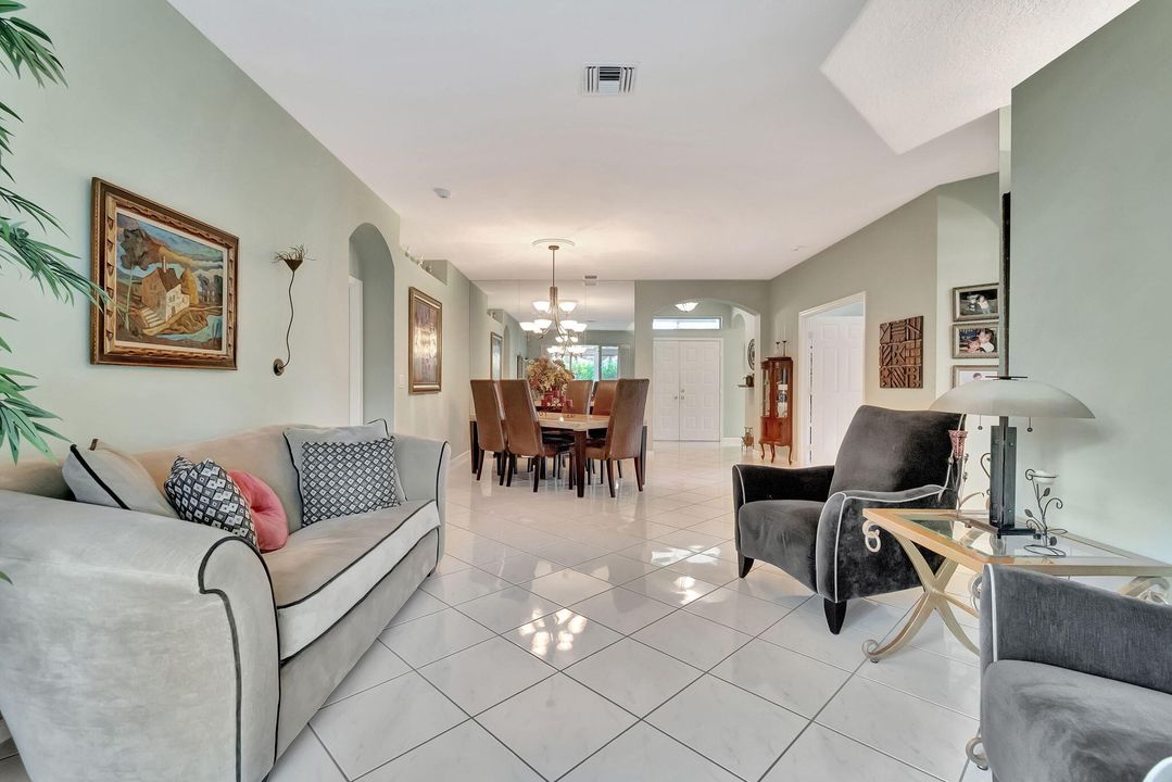 For Sale: $549,000 (3 beds, 2 baths, 2044 Square Feet)