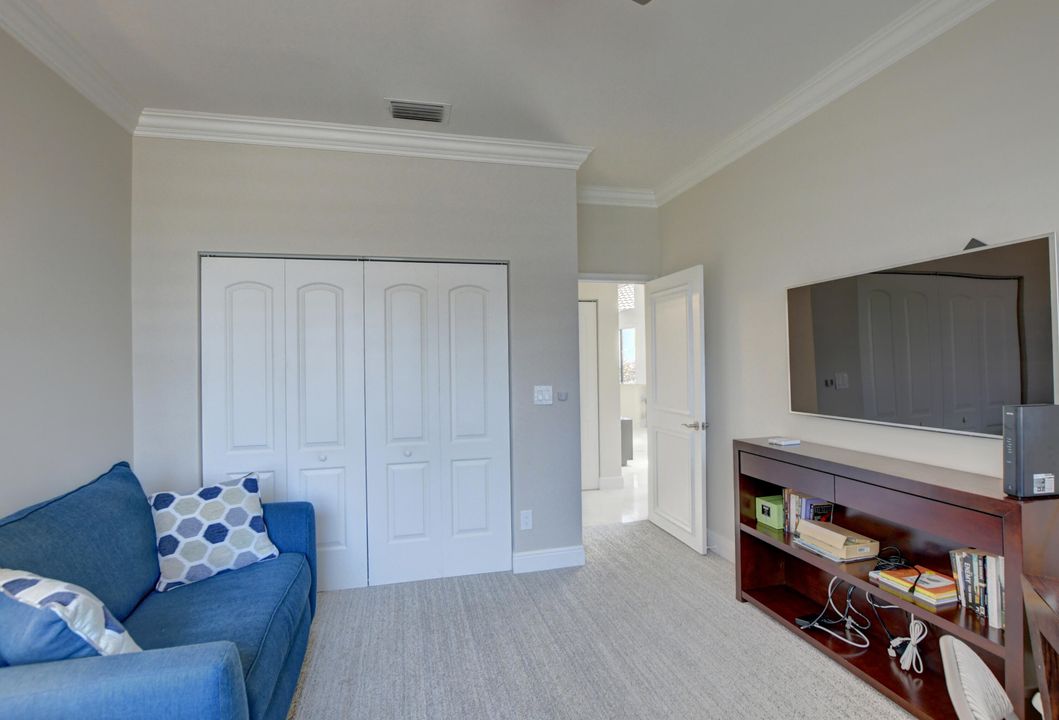 Active With Contract: $15,000 (3 beds, 2 baths, 1932 Square Feet)