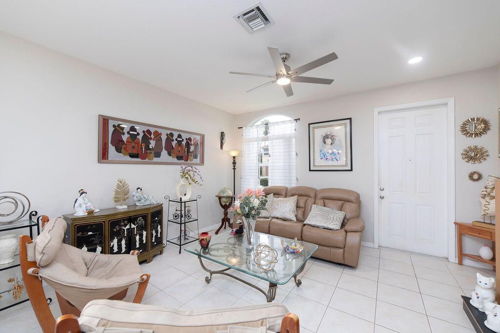 For Sale: $375,000 (3 beds, 2 baths, 1554 Square Feet)