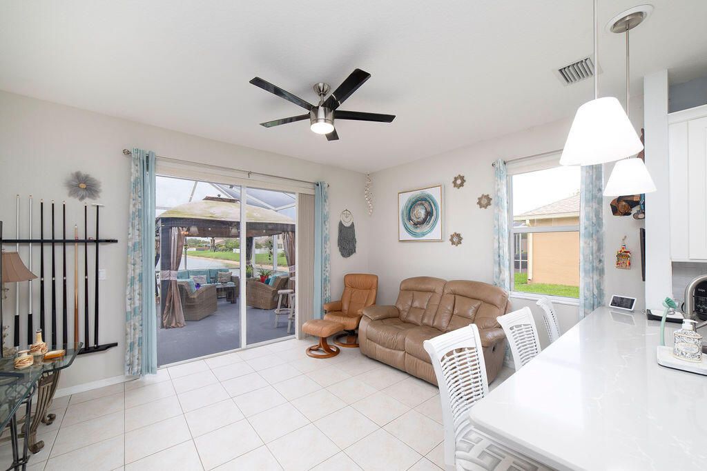 For Sale: $375,000 (3 beds, 2 baths, 1554 Square Feet)