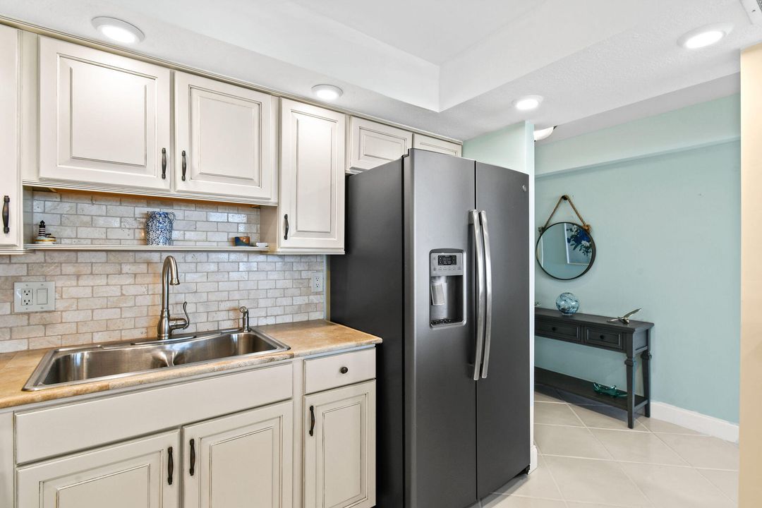 Active With Contract: $585,000 (2 beds, 2 baths, 1452 Square Feet)