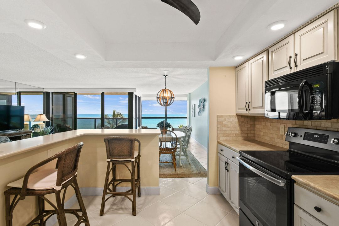 Active With Contract: $585,000 (2 beds, 2 baths, 1452 Square Feet)