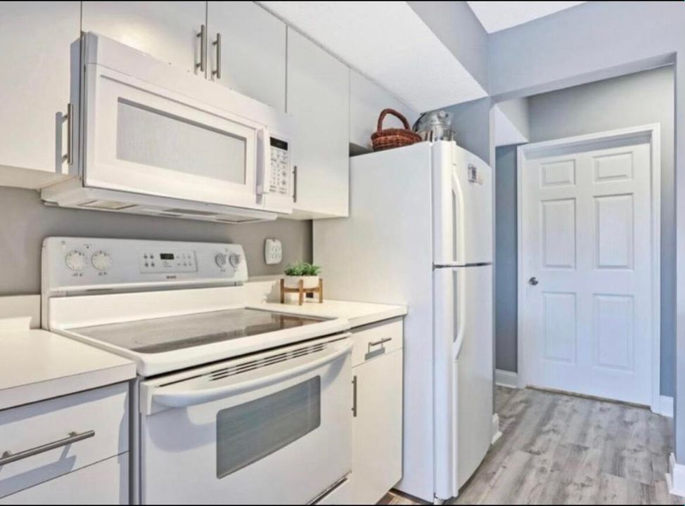 For Rent: $2,300 (1 beds, 1 baths, 867 Square Feet)