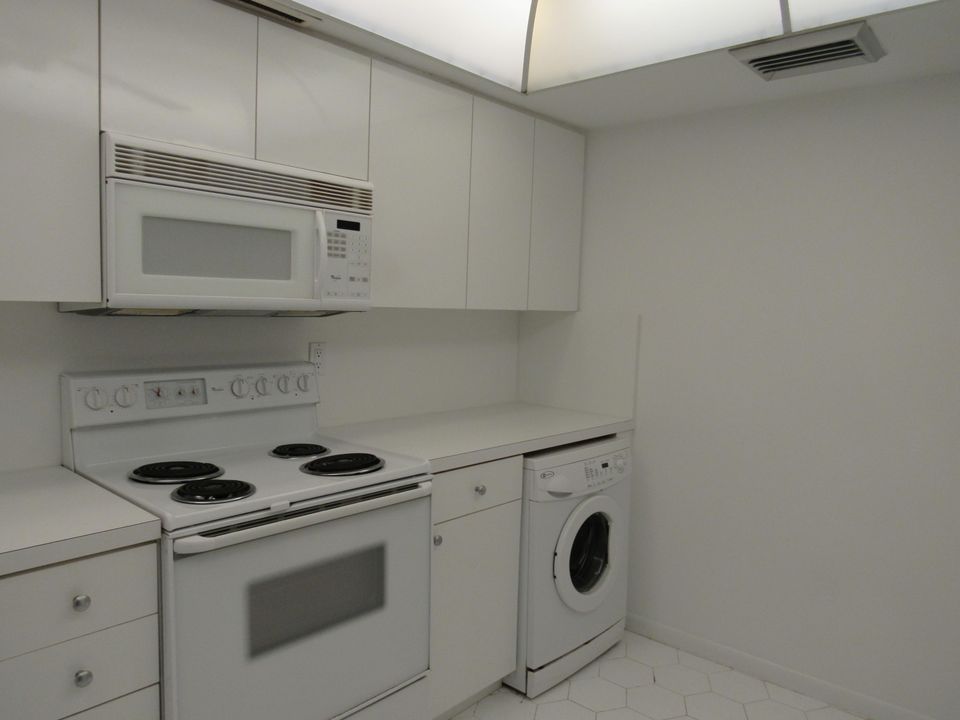 For Rent: $2,495 (2 beds, 2 baths, 1206 Square Feet)