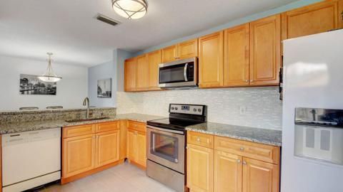 For Sale: $350,000 (3 beds, 2 baths, 1593 Square Feet)