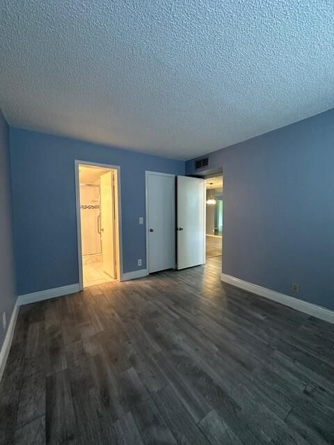 For Sale: $199,000 (2 beds, 2 baths, 963 Square Feet)