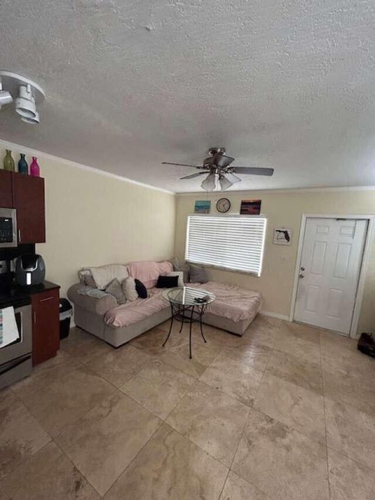 For Sale: $185,000 (1 beds, 1 baths, 511 Square Feet)