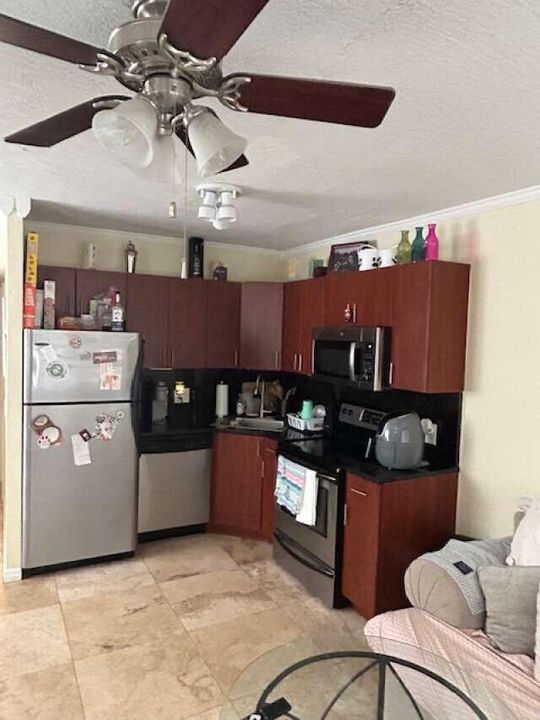 For Sale: $185,000 (1 beds, 1 baths, 511 Square Feet)