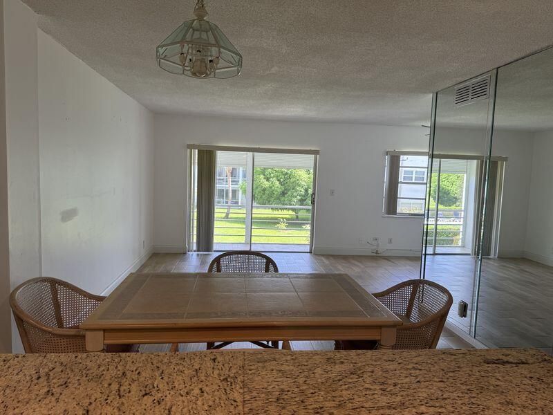 Active With Contract: $185,000 (1 beds, 1 baths, 800 Square Feet)