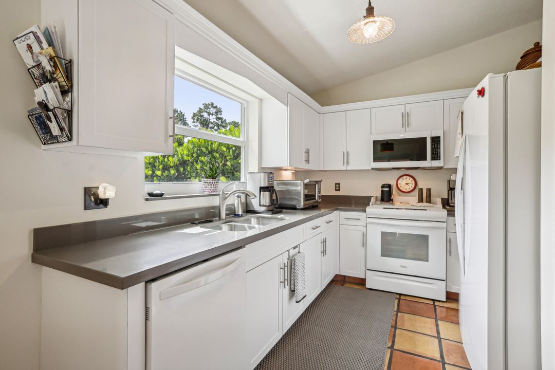 For Sale: $469,000 (2 beds, 2 baths, 1567 Square Feet)