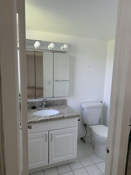 Active With Contract: $185,000 (1 beds, 1 baths, 800 Square Feet)