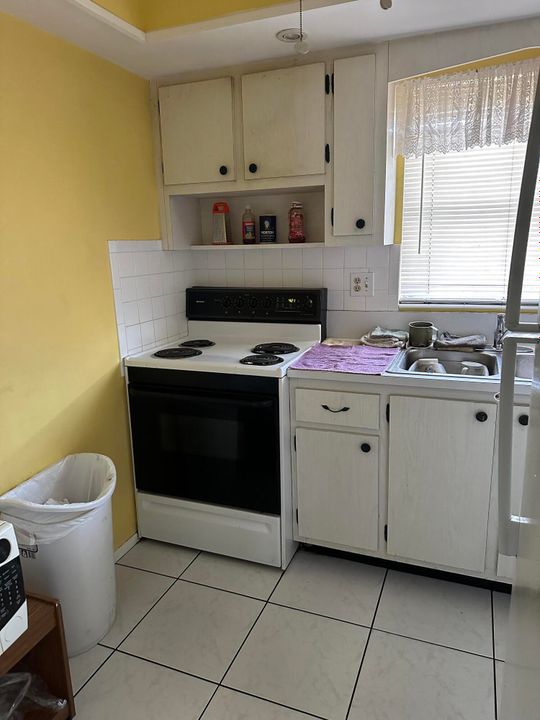 For Sale: $95,000 (1 beds, 1 baths, 612 Square Feet)