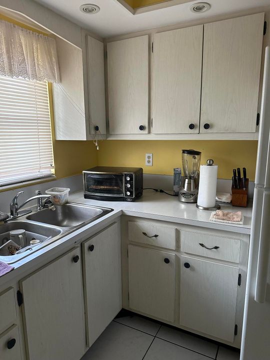 For Sale: $95,000 (1 beds, 1 baths, 612 Square Feet)