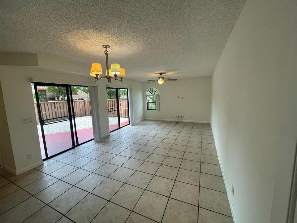 For Rent: $2,750 (3 beds, 3 baths, 1364 Square Feet)