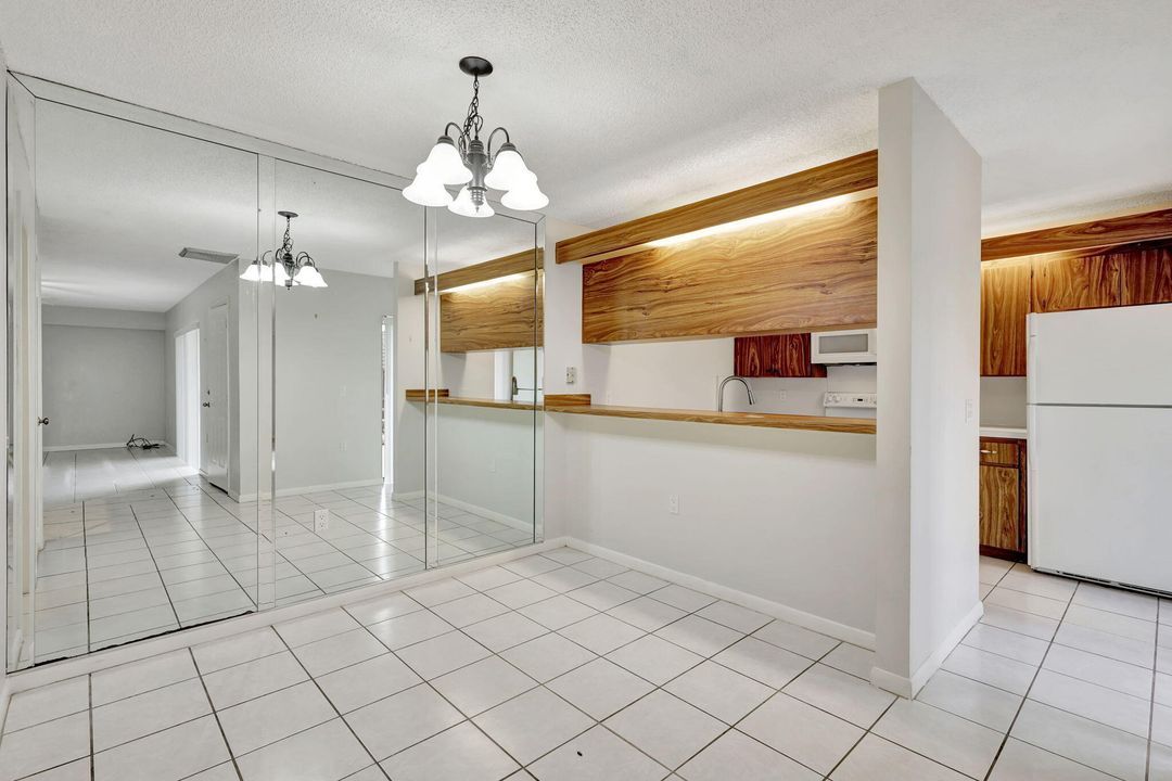 Active With Contract: $2,100 (2 beds, 2 baths, 1236 Square Feet)