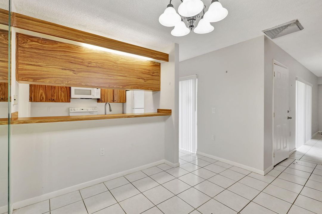 Active With Contract: $2,100 (2 beds, 2 baths, 1236 Square Feet)