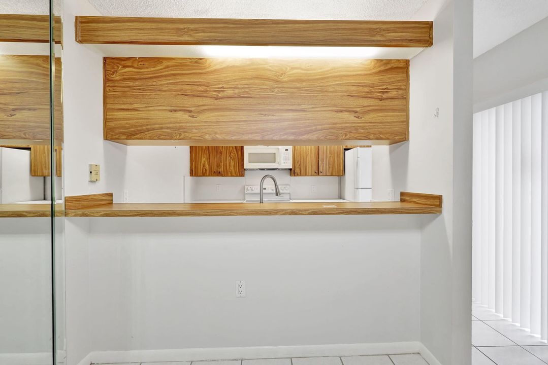 Active With Contract: $2,100 (2 beds, 2 baths, 1236 Square Feet)