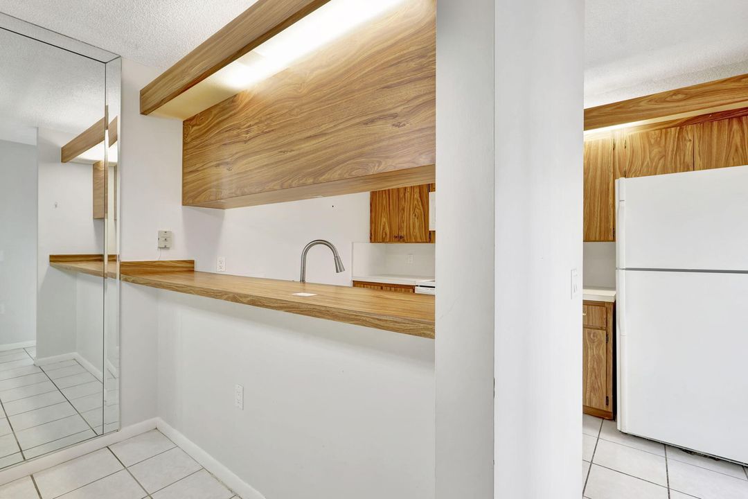 Active With Contract: $2,100 (2 beds, 2 baths, 1236 Square Feet)