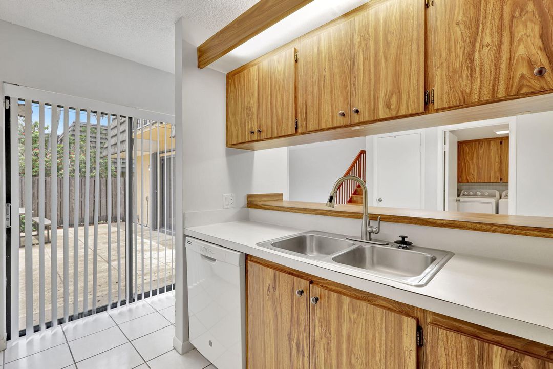 Active With Contract: $2,100 (2 beds, 2 baths, 1236 Square Feet)