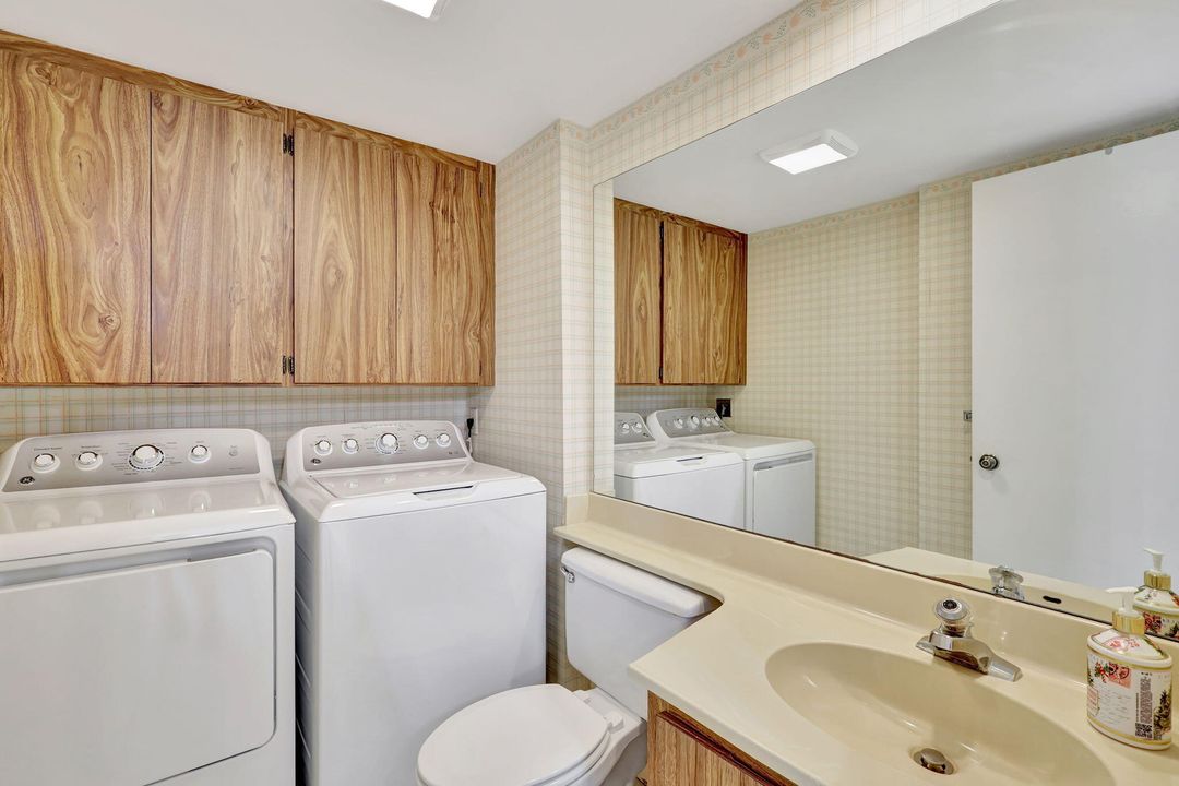 Active With Contract: $2,100 (2 beds, 2 baths, 1236 Square Feet)