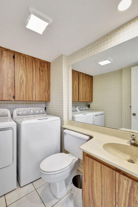 Active With Contract: $2,100 (2 beds, 2 baths, 1236 Square Feet)