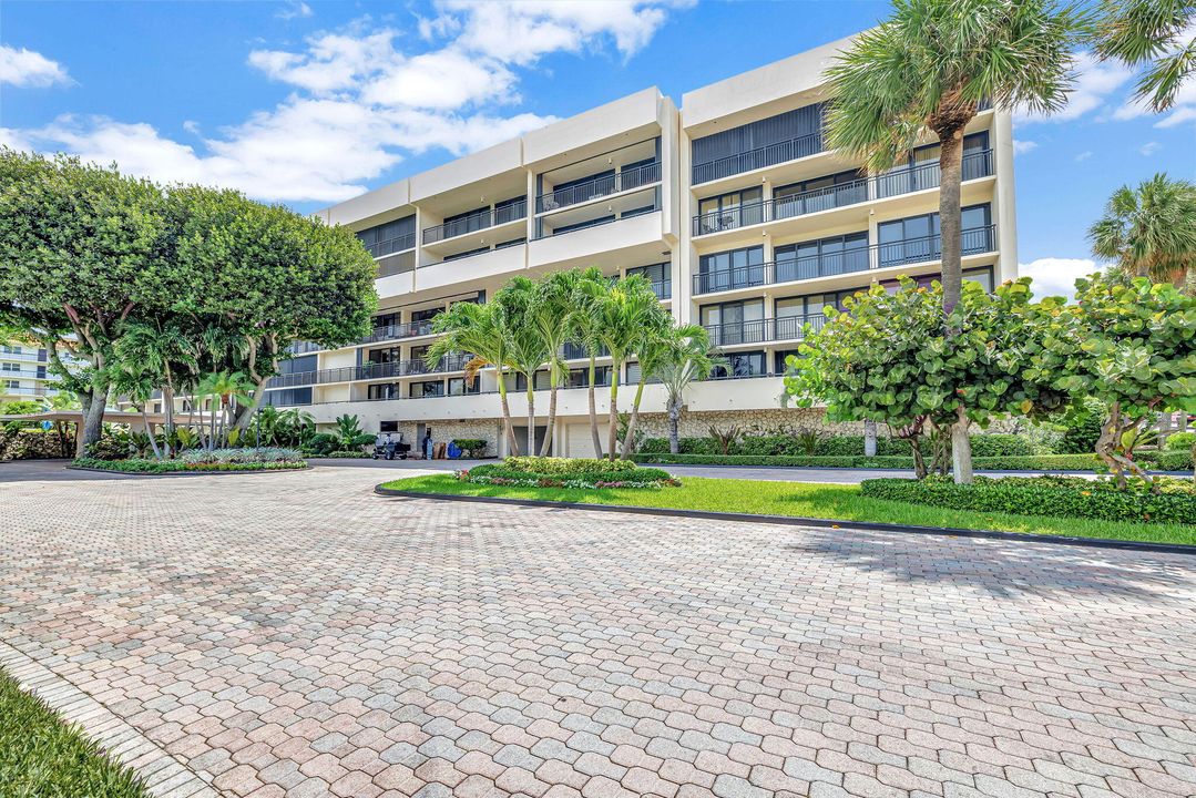 For Sale: $1,075,000 (3 beds, 3 baths, 1883 Square Feet)