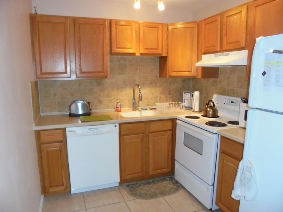 For Rent: $3,000 (2 beds, 1 baths, 835 Square Feet)