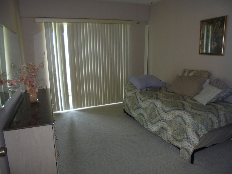 For Rent: $3,000 (2 beds, 1 baths, 835 Square Feet)