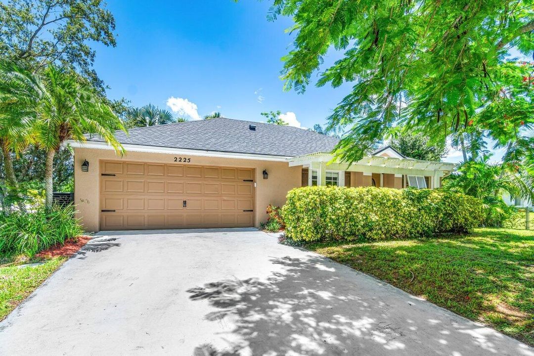 For Sale: $410,000 (3 beds, 2 baths, 1240 Square Feet)